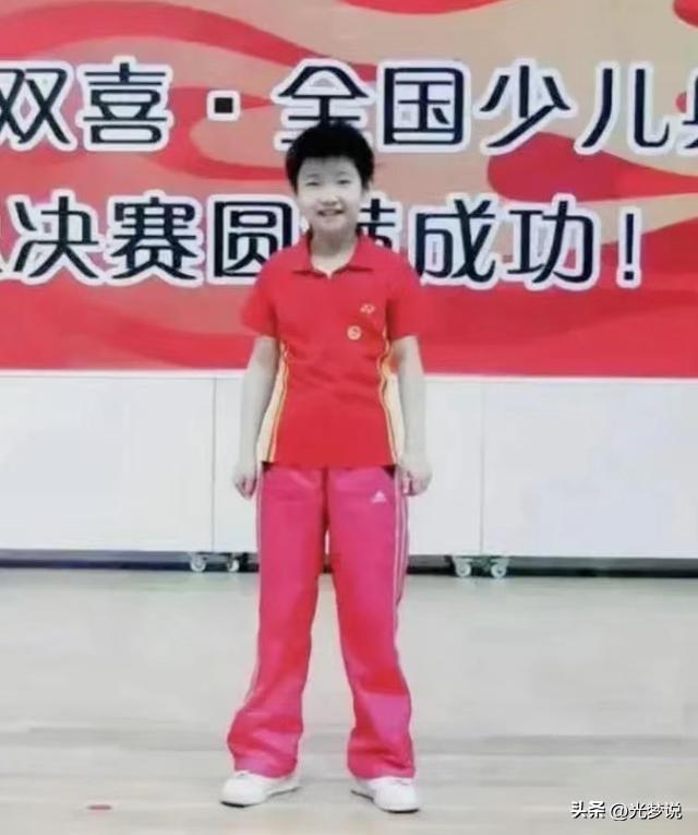 孙颖莎首战开门红上热搜!双手照片曝光后,评论区网友瞬间泪崩-孙颖莎出席活动