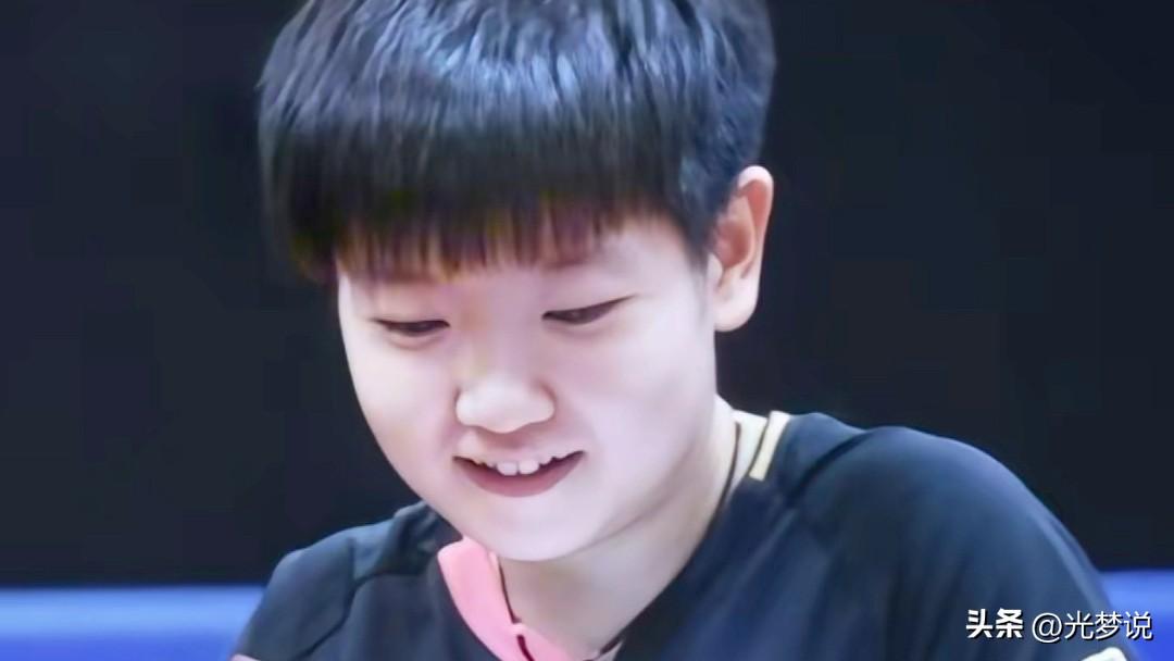 孙颖莎首战开门红上热搜!双手照片曝光后,评论区网友瞬间泪崩-孙颖莎出席活动