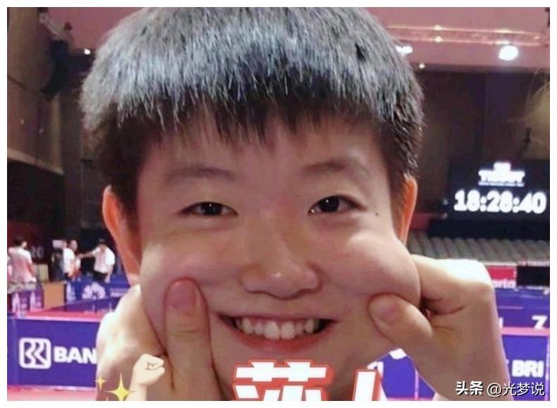 孙颖莎首战开门红上热搜!双手照片曝光后,评论区网友瞬间泪崩-孙颖莎出席活动