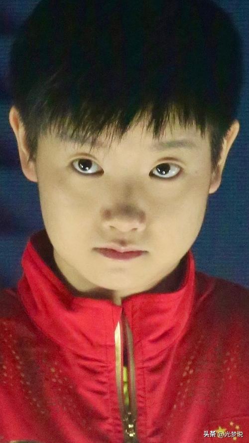 孙颖莎首战开门红上热搜!双手照片曝光后,评论区网友瞬间泪崩-孙颖莎出席活动