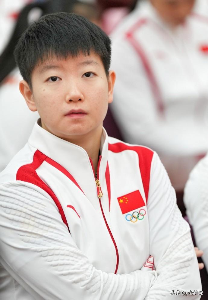 孙颖莎首战开门红上热搜!双手照片曝光后,评论区网友瞬间泪崩-孙颖莎出席活动