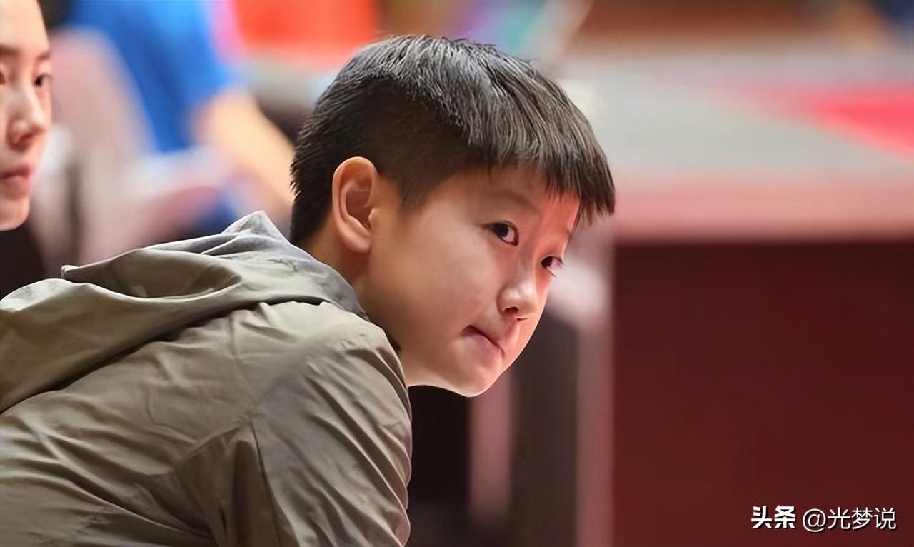 孙颖莎首战开门红上热搜!双手照片曝光后,评论区网友瞬间泪崩-孙颖莎出席活动