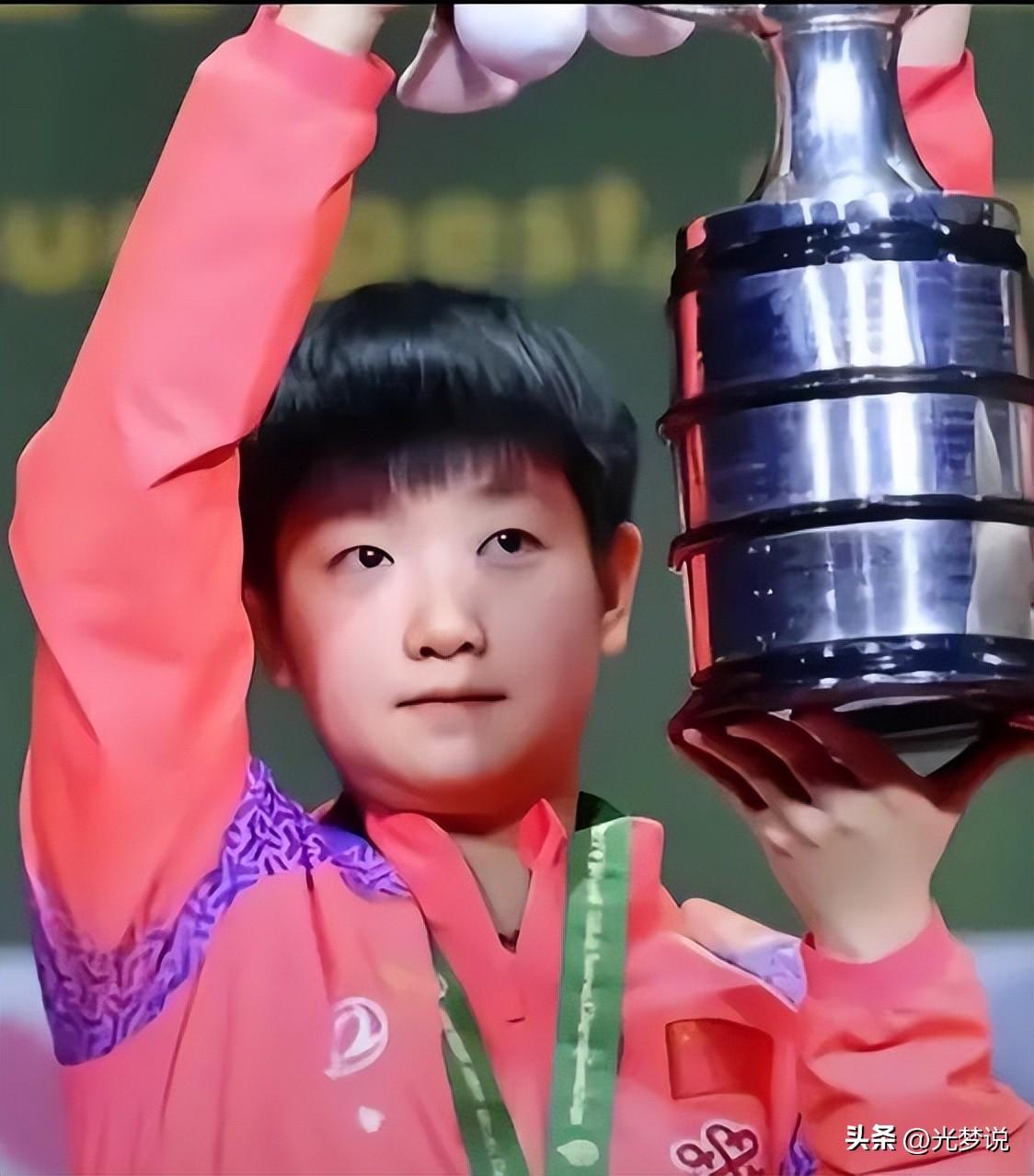 孙颖莎首战开门红上热搜!双手照片曝光后,评论区网友瞬间泪崩-孙颖莎出席活动