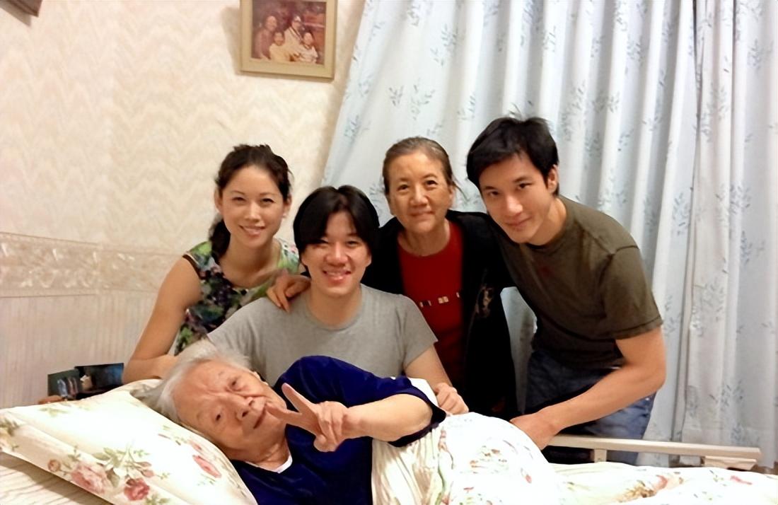 这一次，王力宏公开家庭聚会照，他向外界展现了一家人的最新消息-王力宏家庭成员介绍