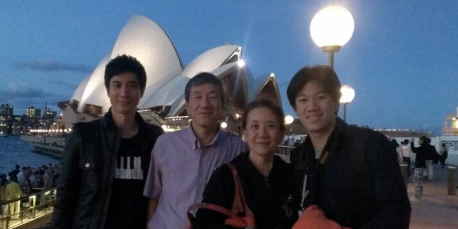 王力宏晒家庭聚餐合照父母哥嫂出镜 ，三个孩子均未参加。-王力宏家几个小孩