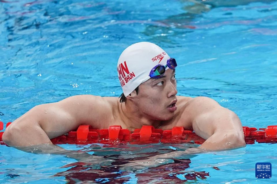 男子200米混合泳:卫冕冠军汪顺晋级决赛,用时1分56秒54-汪顺夺得男子200米混合泳冠军视频