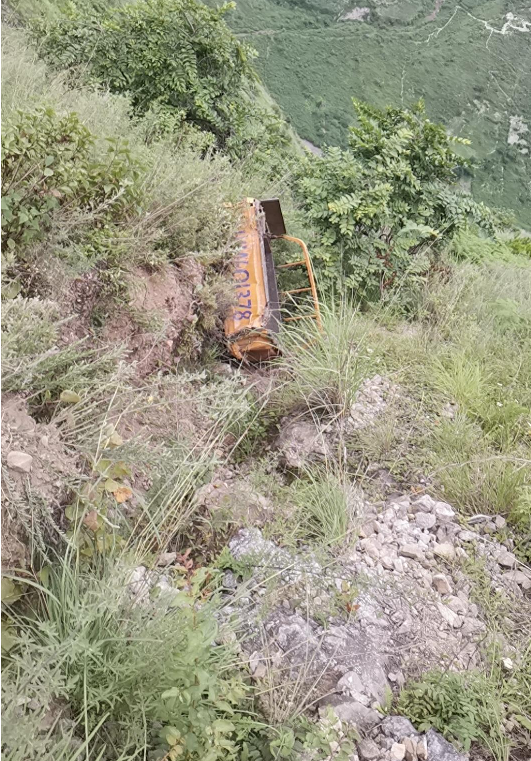 痛心！连人带车翻下山崖，凉山金阳县一电力职工抢修返程途中不幸遇难，年仅27岁-阿坝州金川县泥石流