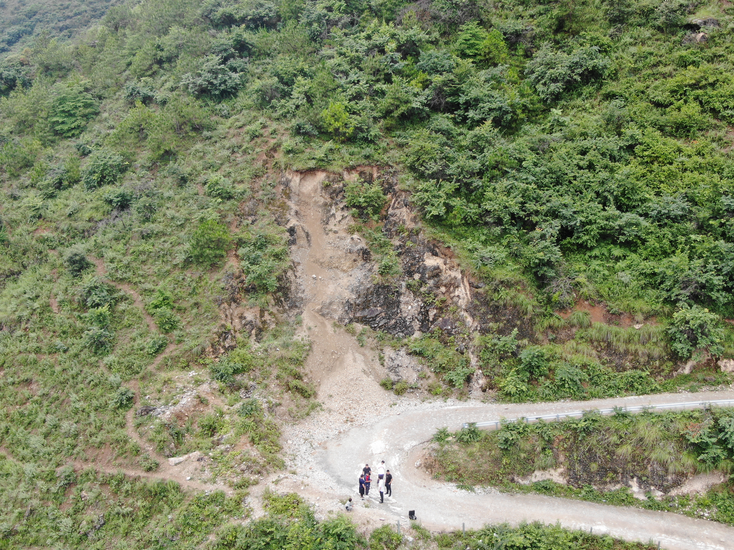 痛心！连人带车翻下山崖，凉山金阳县一电力职工抢修返程途中不幸遇难，年仅27岁-阿坝州金川县泥石流