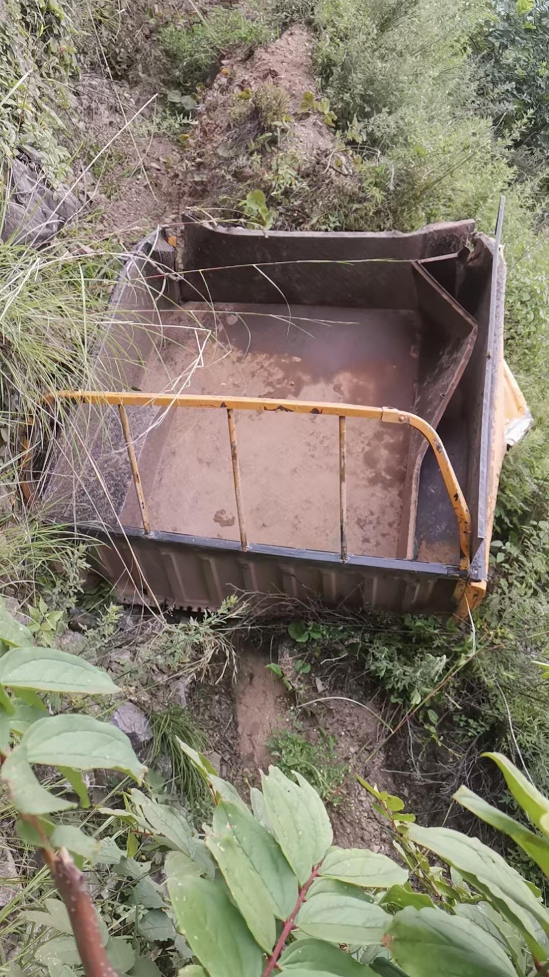 痛心！连人带车翻下山崖，凉山金阳县一电力职工抢修返程途中不幸遇难，年仅27岁-阿坝州金川县泥石流
