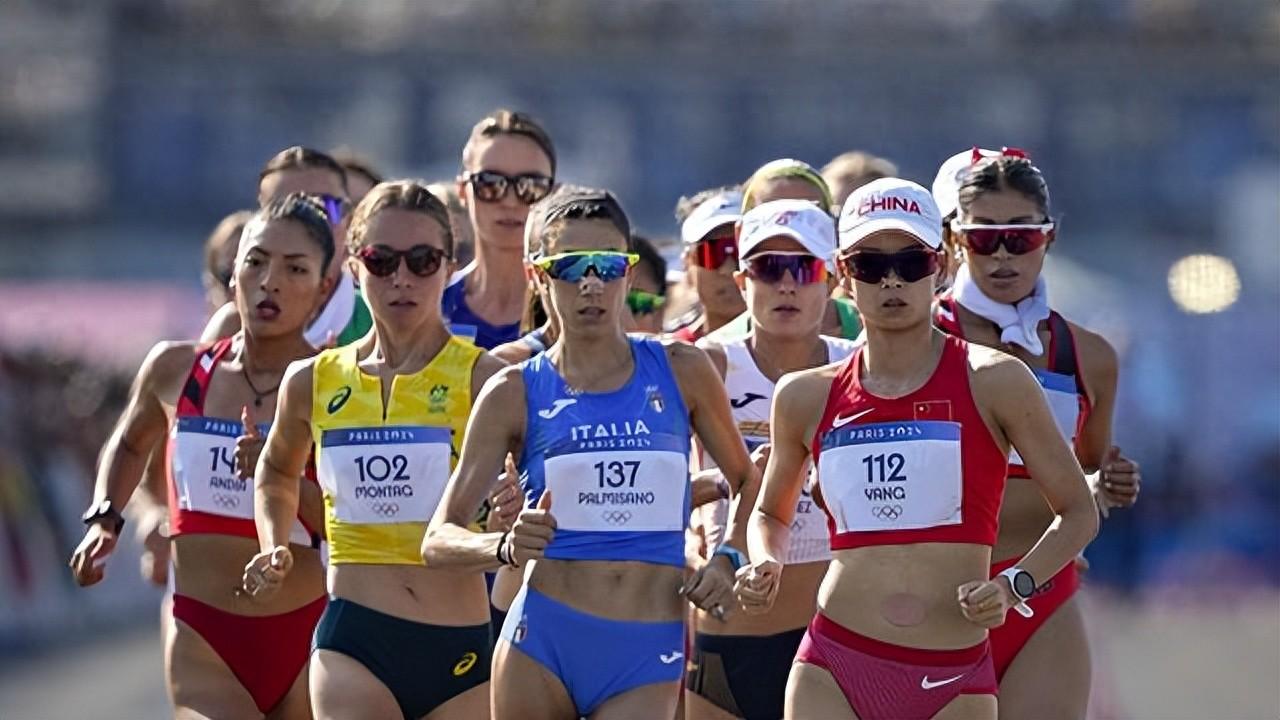 这次夺冠终于有国旗了，英雄不再流泪！杨家玉夺下田径首金！-竞走冠军杨家玉运动照