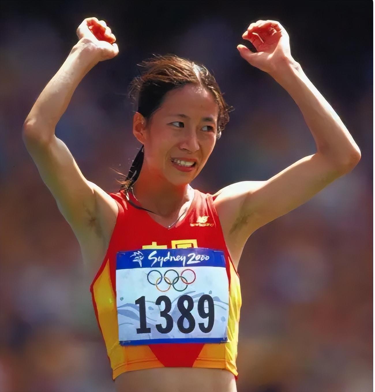 这次夺冠终于有国旗了，英雄不再流泪！杨家玉夺下田径首金！-竞走冠军杨家玉运动照