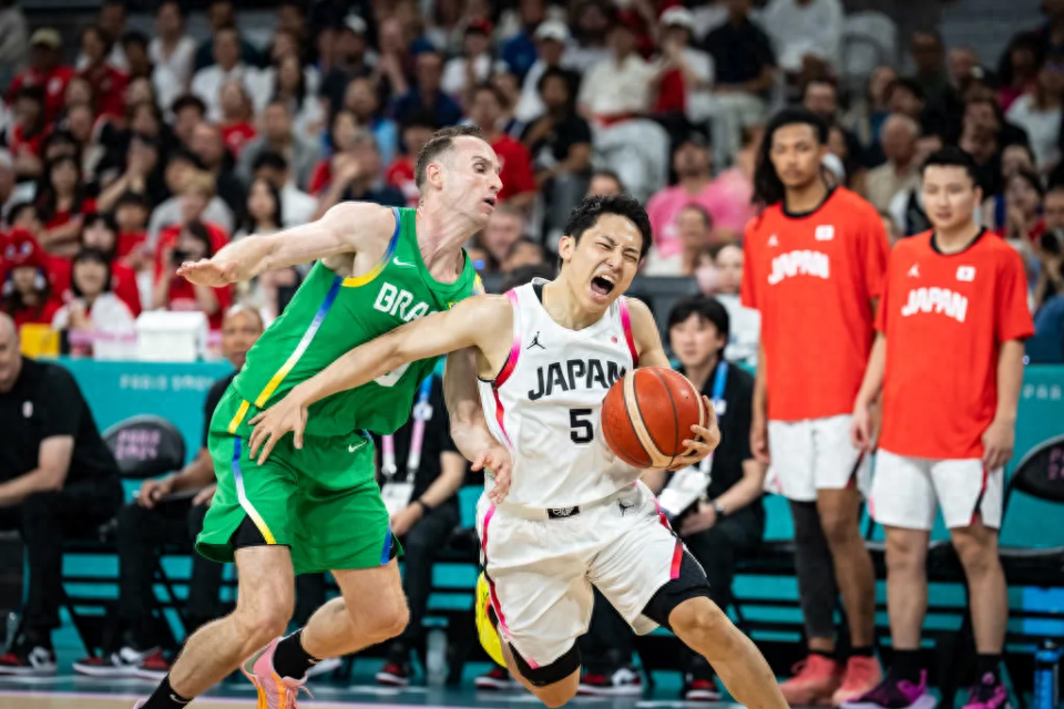 奥运男篮小组赛：日本负巴西无缘八强 河村勇辉21+10卡波科洛33+17-日本队男篮奥运会