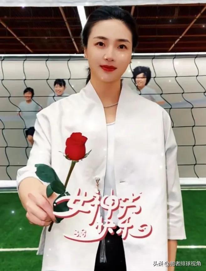 魏秋月回忆国家队时光,赖亚文是知心大姐,中国女排的幕后英雄-中国女排赖亚文和队友关系
