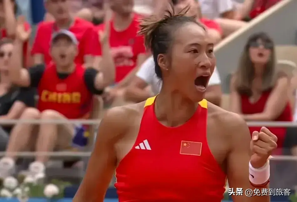 太争气!郑钦文网球夺冠,对手破防怒摔拍子,口吐脏话,现场失控-一款开飞船的游戏