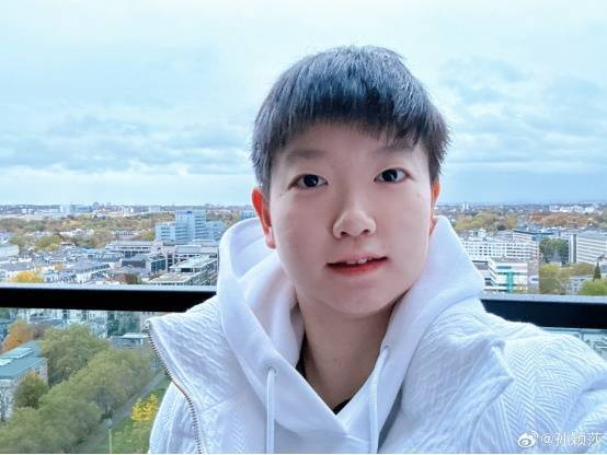 孙颖莎，打球快乐！-孙颖莎小时候练球