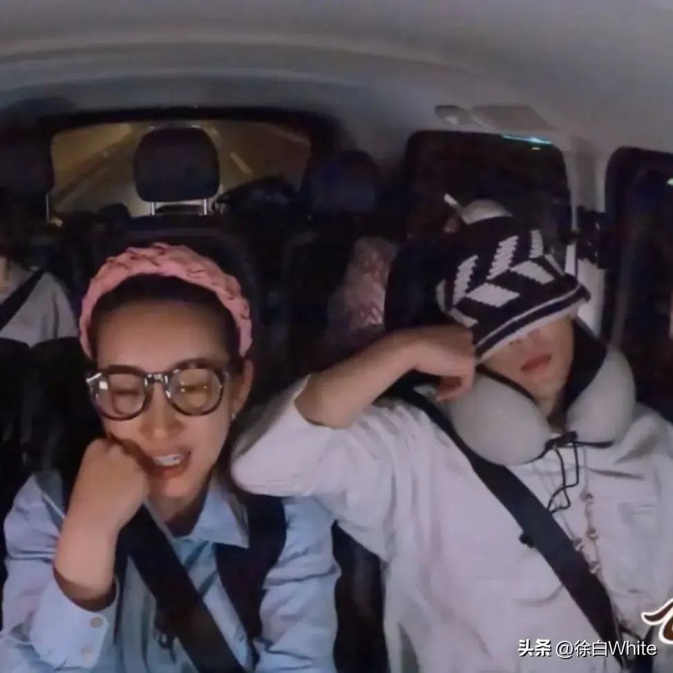 笑不活了！王安宇问姐夫有看花少吗？姐夫哥一看一个不吱声，上火-王安宇的女朋友有多少个