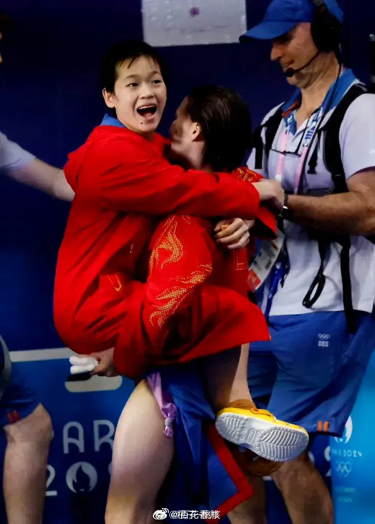 "水花界的‘内卷’大战?全红婵VS陈芋汐,谁是‘消失术’王者?"-全红婵陈芋汐赛后记者会