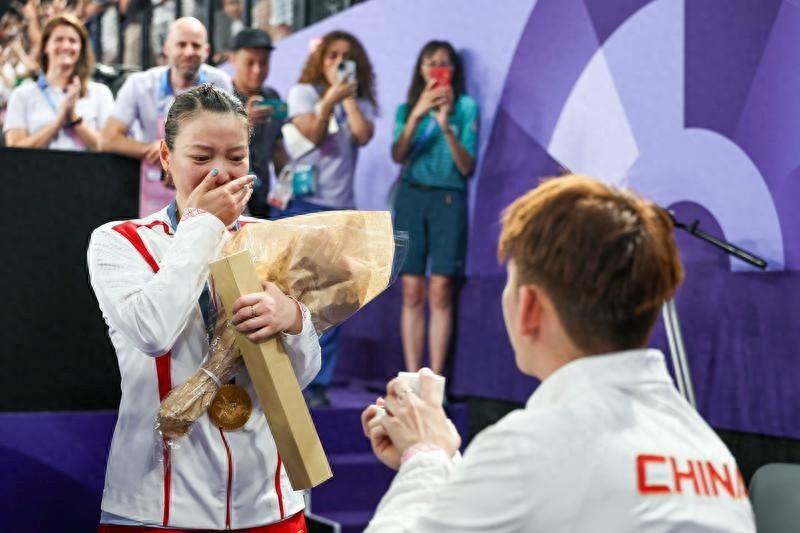 黄雅琼回应夺冠后被现场求婚，郑思维：就我俩不知道，他们都知道-黄雅琼郑思维奥运会比赛