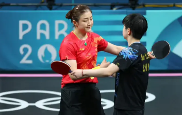 孙颖莎为何会输给陈梦？邓亚萍赛后点评一针见血，网友送祝福-孙颖莎是不是让金牌给陈梦