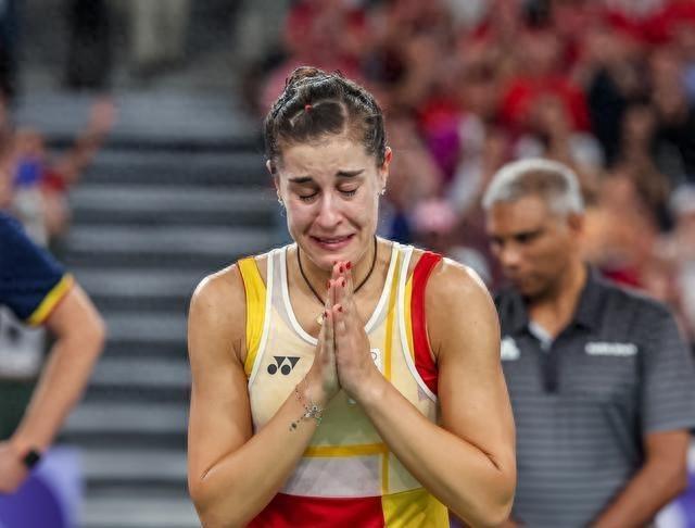 何冰娇为对手落泪获赞，网友却直言难同情，马林曾炮轰李雪芮诈伤-何冰娇为对手退赛哭泣引热议