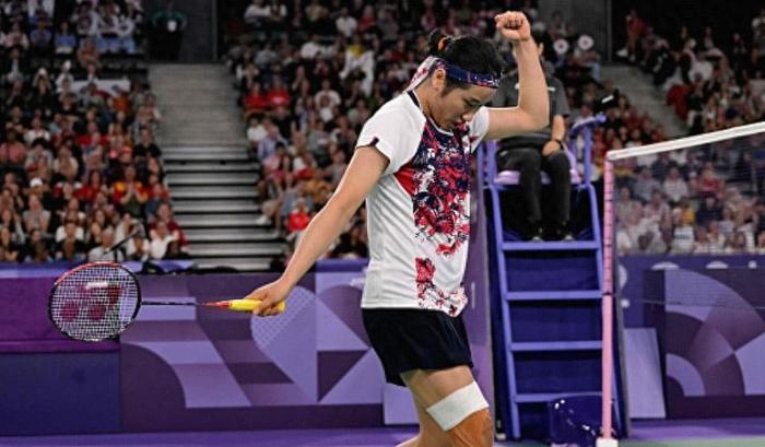 安洗莹哭了！夺冠后怒吼庆祝，何冰娇有气度：向对手竖大拇指-安洗莹对戴资颖比赛视频