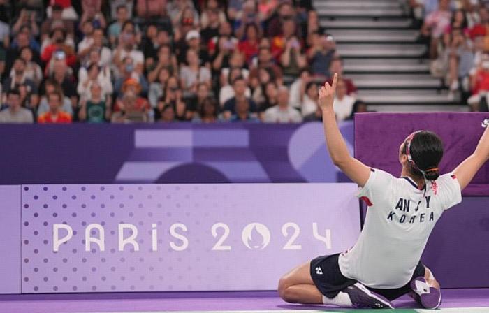 安洗莹哭了！夺冠后怒吼庆祝，何冰娇有气度：向对手竖大拇指-安洗莹对戴资颖比赛视频