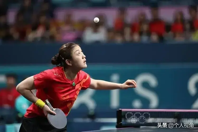 闹大了！颁奖台上只剩陈梦,孙颖莎的粉丝还在大喊，这丢大人了！-孙颖莎陈梦领奖视频