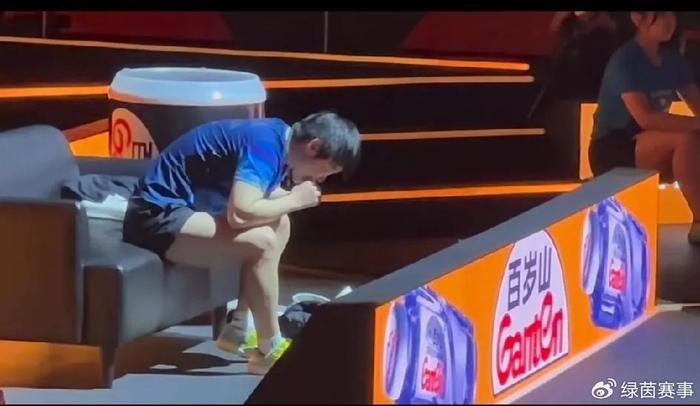 泪目！孙颖莎夺冠背后艰辛，2件事展示的淋漓尽致！马琳在干什么-2021年孙颖莎的教练是谁