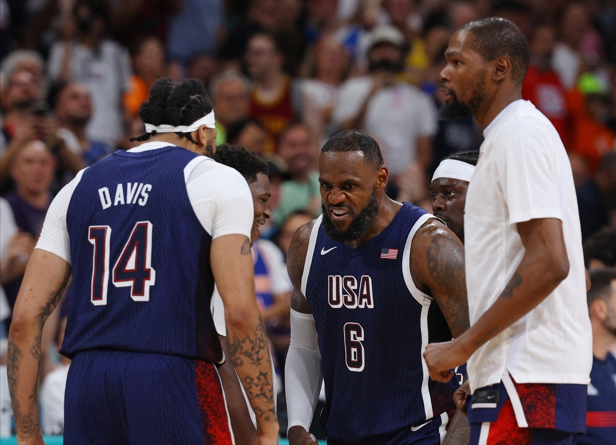 8强赛开始前，杜兰特正式确认，詹姆斯再谈退役，科尔提醒大家-杜兰特与詹姆斯季后赛谁更强?杨毅:我认为是他