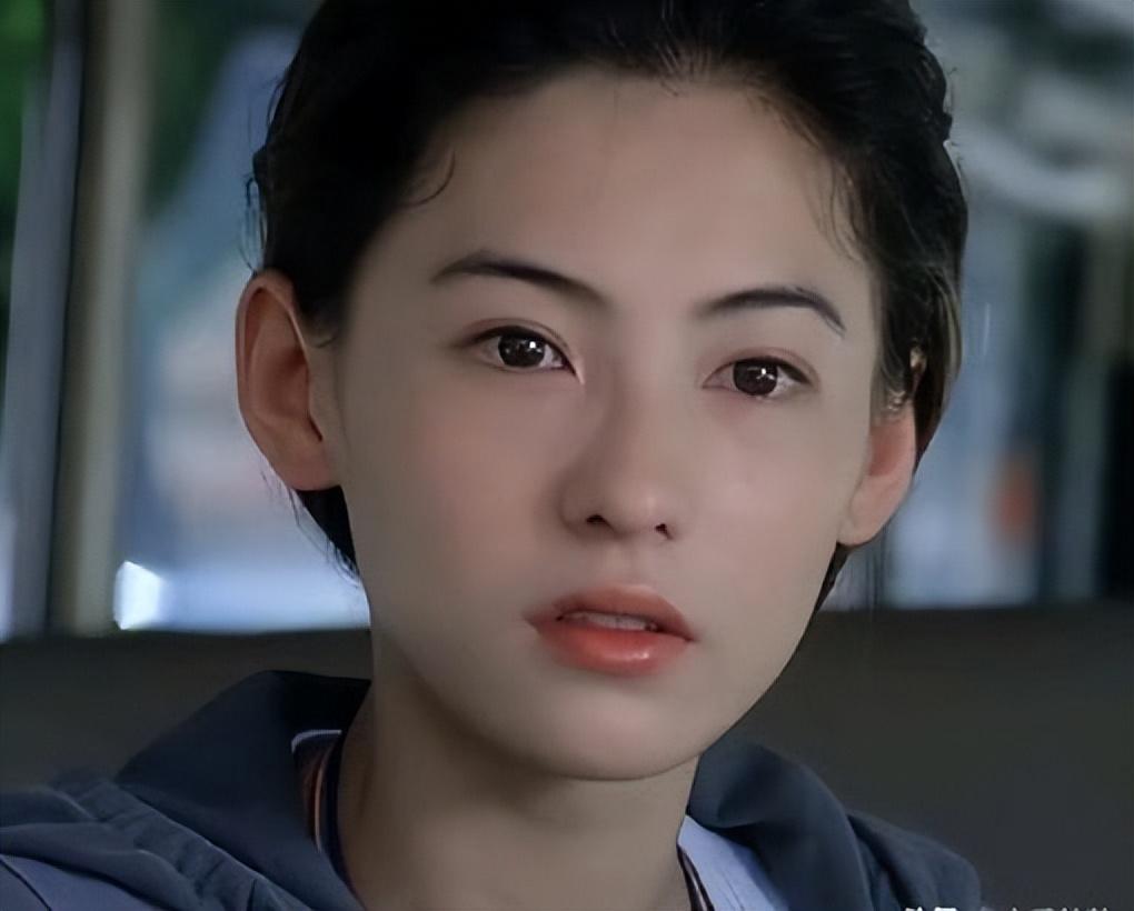 张柏芝香港中环被偶遇，穿短裤赘肉多还有纹身！对形象毫不在乎-张柏芝在香港的住宅