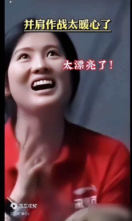 全红婵低头找教练,陈若琳站起来挥手那一瞬间!真的让人感动-全红婵破了什么记录