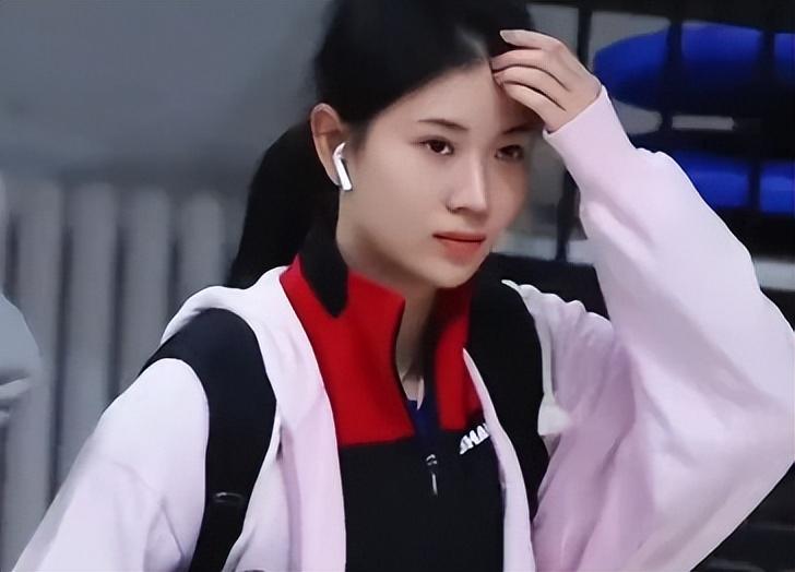 孙颖莎陪练因美貌火出圈！22岁王添艺被赞“乒界刘亦菲”，好清纯-2020wtt孙颖莎vs王艺迪