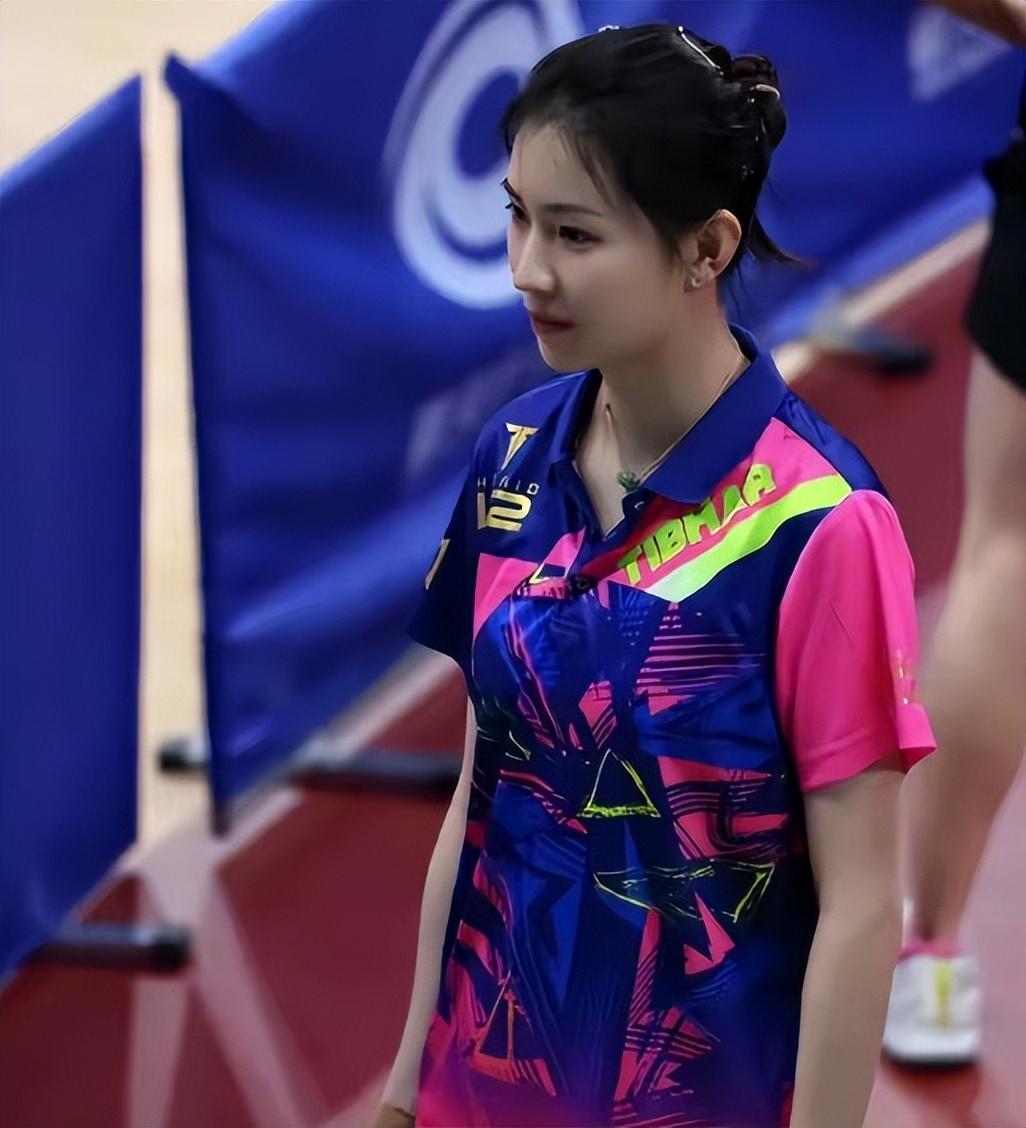 孙颖莎陪练因美貌火出圈！22岁王添艺被赞“乒界刘亦菲”，好清纯-2020wtt孙颖莎vs王艺迪