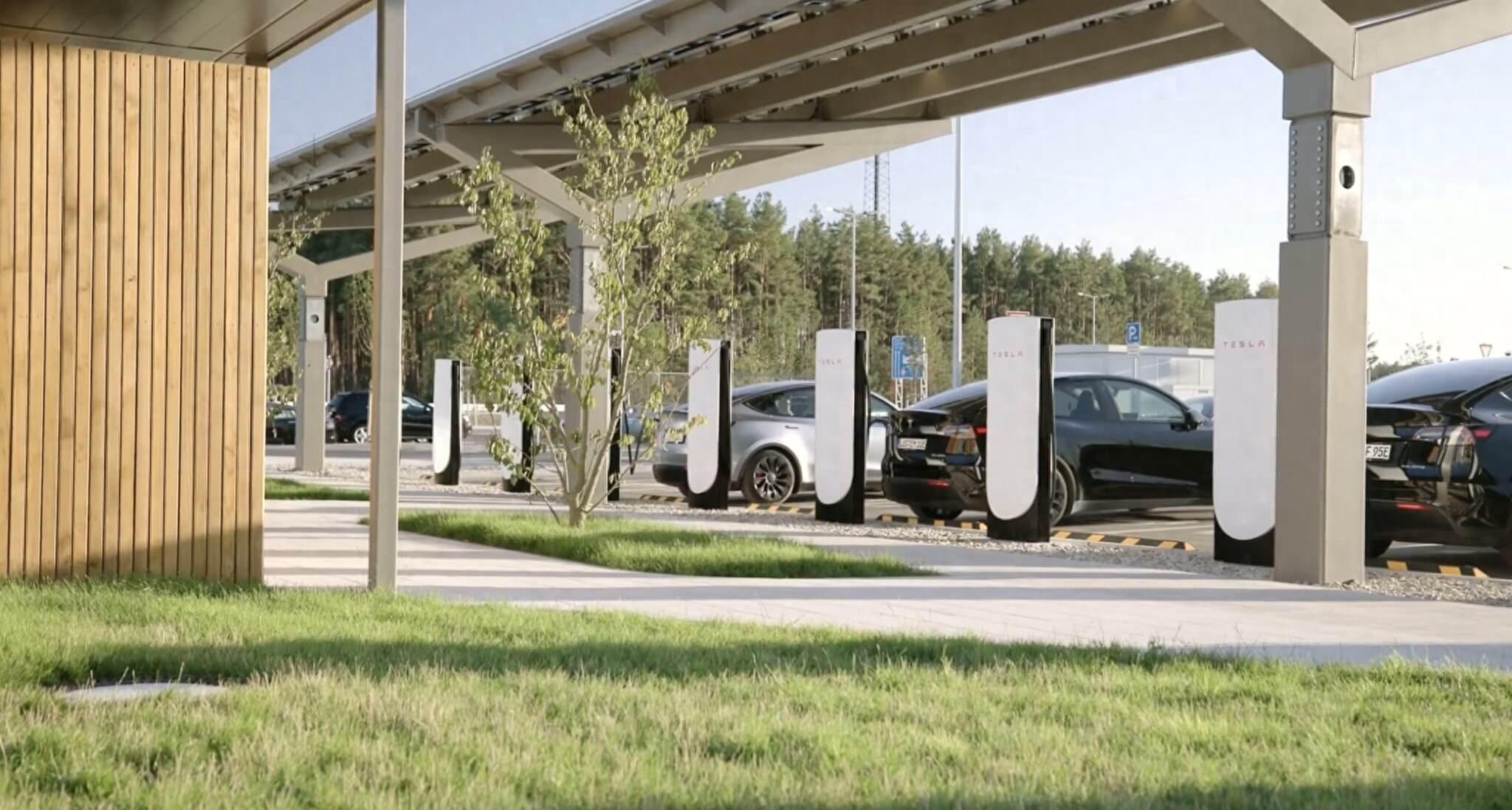 特斯拉预告超级充电器 V4 的改进-特斯拉超充在哪里看