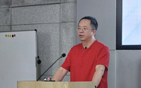 对话360创始人周鸿祎：OpenAI大地震Character.AI卖身后，AI 2.0退潮了？-360老总周鸿祎是哪里人