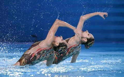 包揽花游全部金牌！广东双胞胎姐妹太强了，创奥运历史-广州双胞胎网红