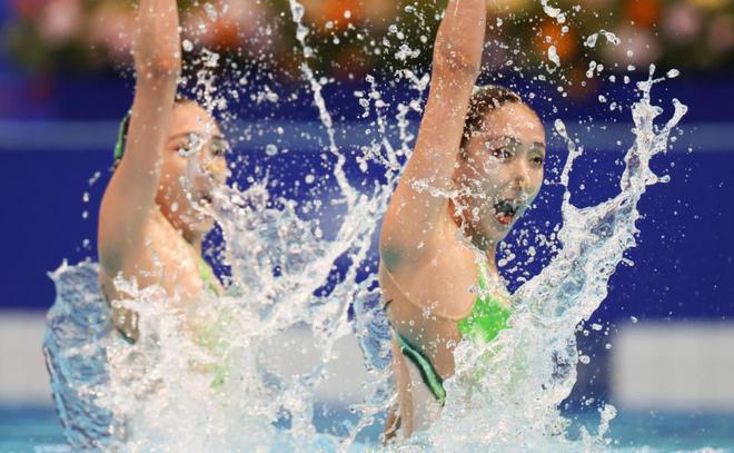 中国队第192金！双胞胎姐妹花游双人轻松夺冠，大幅领先第2名-中超双胞胎球员