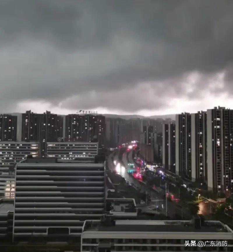 官方通报：6人遇难10人受伤！一公园凉亭遭雷击坍塌-公园里的铁柱凉亭会遭破坏吗