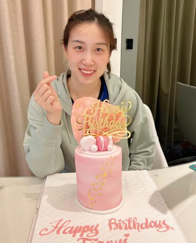 上热搜，钱天一恋情曝光？绯闻男友小1岁，世界冠军，身高180-钱天一颜值