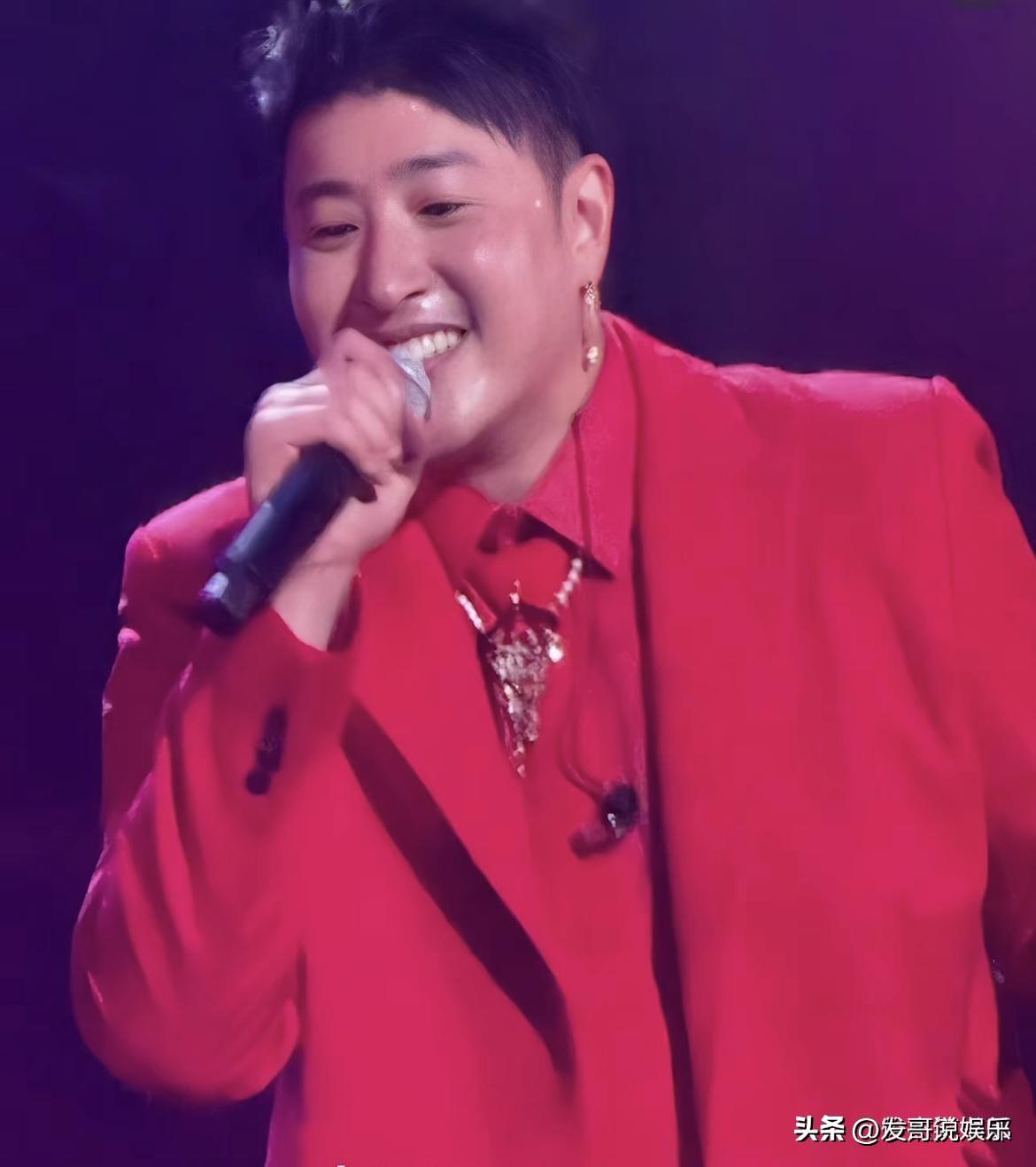 44岁潘玮柏胖至200斤，晒19岁时帅照，被罗志祥嘲讽你就继续吃吧-潘玮柏又胖了