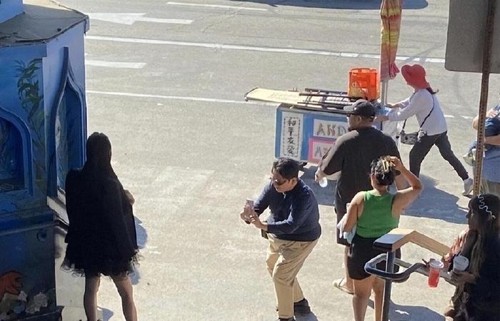 韩国女网红，直播解释与方时赫同游情况，坦言感觉自己成了名人-韩国女子杀前夫抛尸全国被判无期:化学专业出身