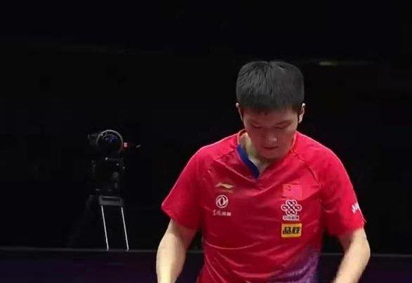 笑麻了！马龙看樊振东比赛这反应简直在演我，龙：急需！救心丸！-马龙樊振东比赛视频2021