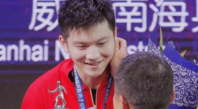 笑麻了！马龙看樊振东比赛这反应简直在演我，龙：急需！救心丸！-马龙樊振东比赛视频2021