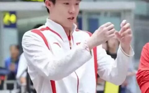 王楚钦：球拍都断成C形了，最多复原留个纪念-王楚钦用什么套胶