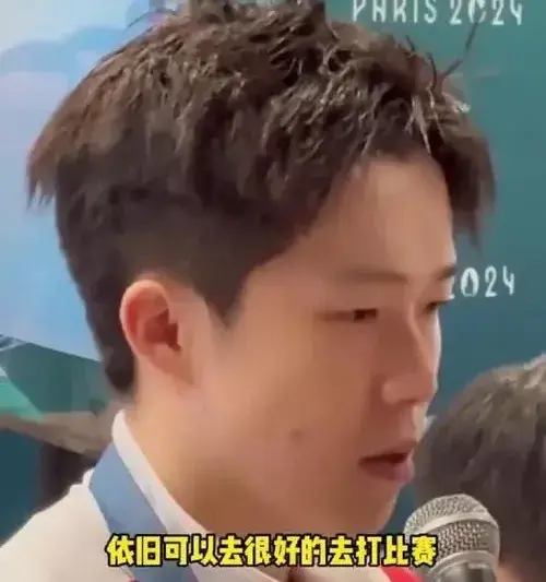 王楚钦：球拍都断成C形了，最多复原留个纪念-王楚钦用什么套胶