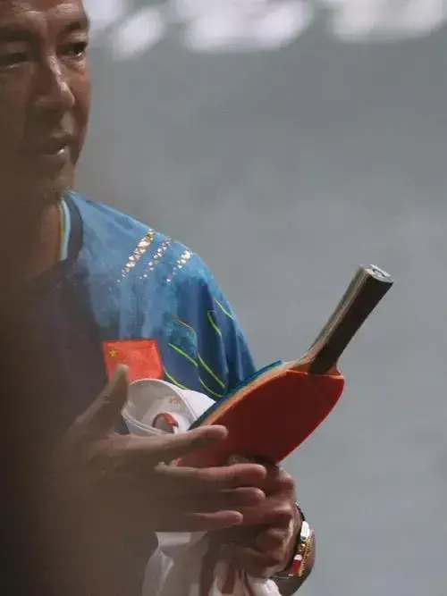 王楚钦：球拍都断成C形了，最多复原留个纪念-王楚钦用什么套胶