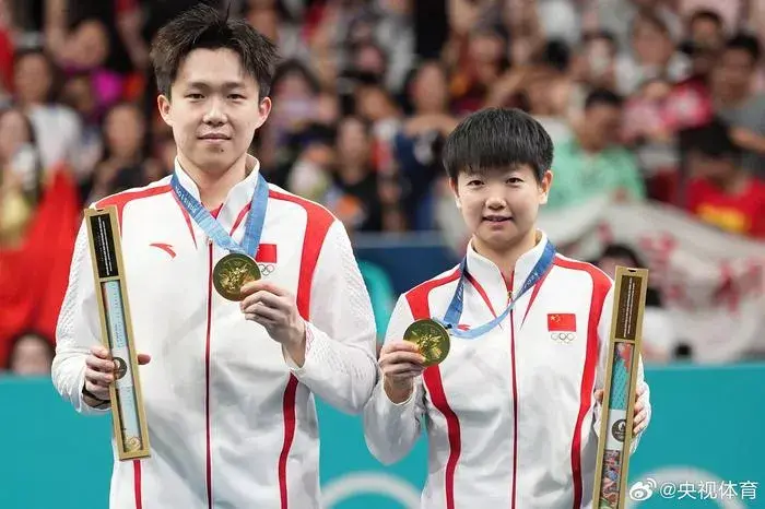 王楚钦：球拍都断成C形了，最多复原留个纪念-王楚钦用什么套胶