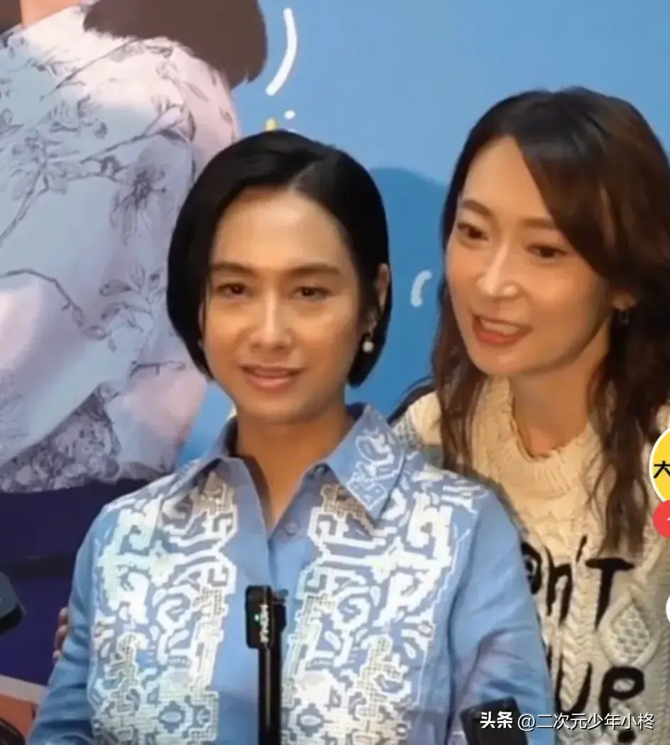 52岁朱茵近照曝光！淡妆出镜大胆自信，脸上皱纹让人感慨岁月无情-朱茵如今