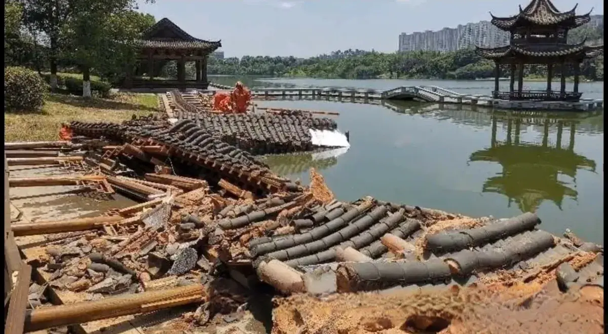 常州雷击致凉亭坍塌6死！投资1亿开园9个月，遇难者家属:公开监控-常州雷暴预警视频播放