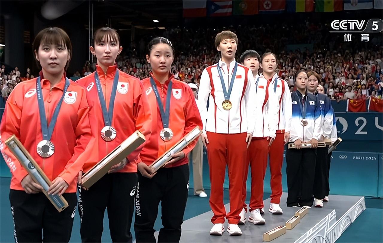 日本一姐表白樊振东！小胖合影美女，笑得合不拢嘴，也交换了pin-樊振东把老外打懵了
